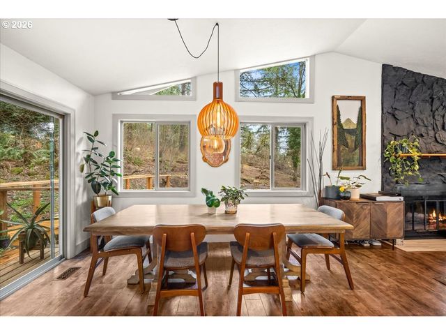 30475 Sw RIVERWOOD Dr, West Linn, OR 97068