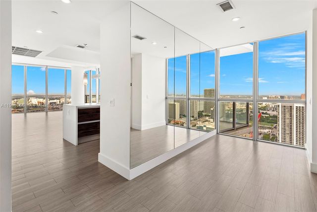 1100 Biscayne Blvd 4405, Miami, FL 33132