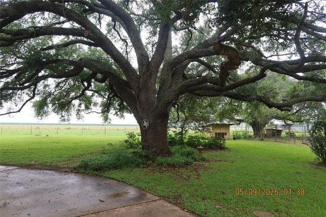 2009 Fm 950, Eagle Lake, TX 77434