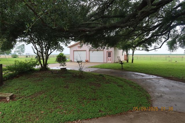 2009 Fm 950, Eagle Lake, TX 77434