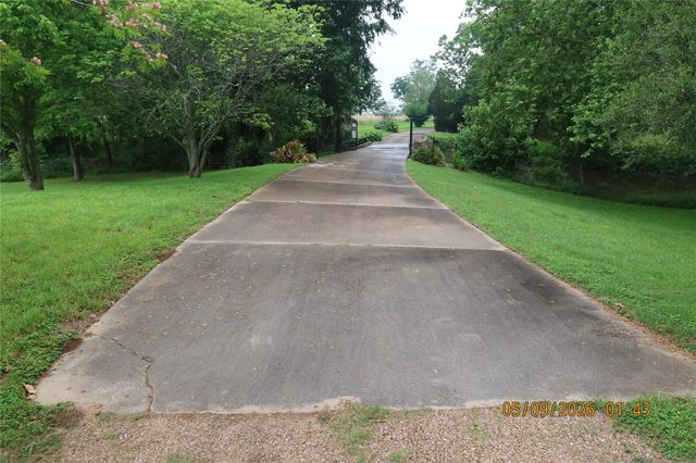 2009 Fm 950, Eagle Lake, TX 77434