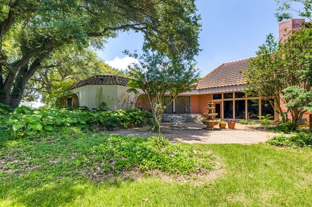2009 Fm 950, Eagle Lake, TX 77434