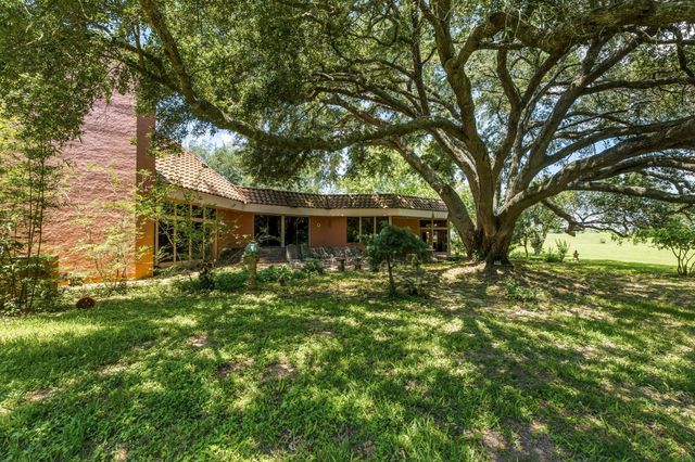 2009 Fm 950, Eagle Lake, TX 77434