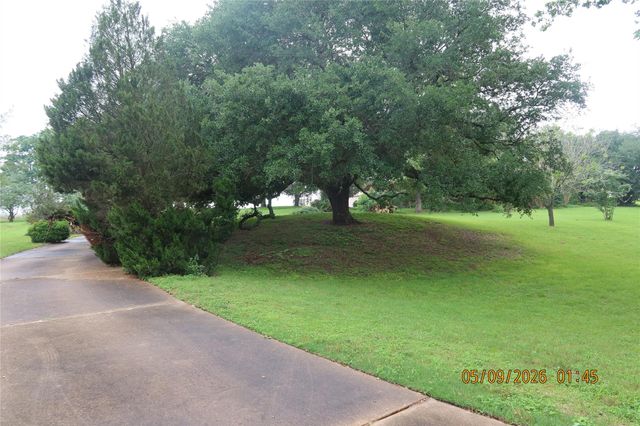 2009 Fm 950, Eagle Lake, TX 77434