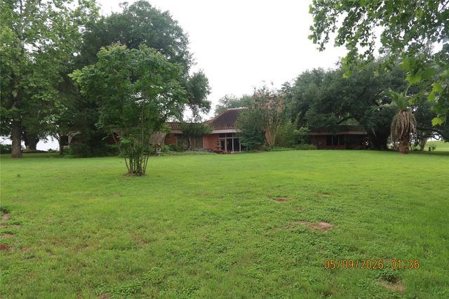 2009 Fm 950, Eagle Lake, TX 77434