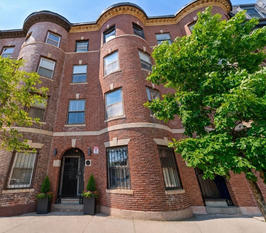 881 Harrison Ave 1, Boston, MA 02118
