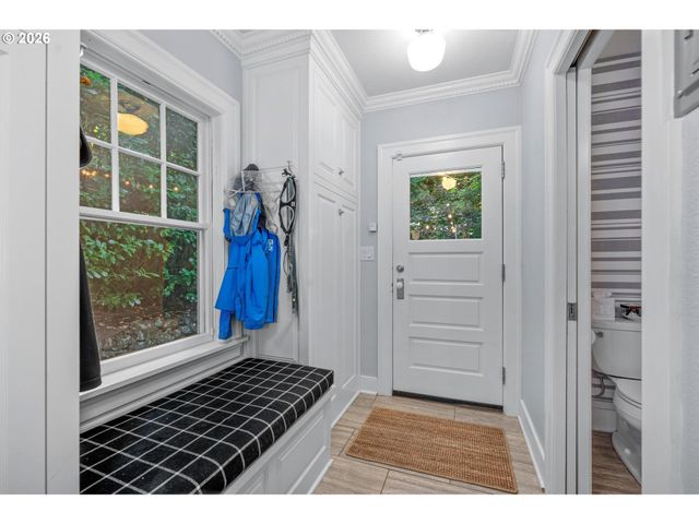2798 Sw OLD ORCHARD Rd, Portland, OR 97201