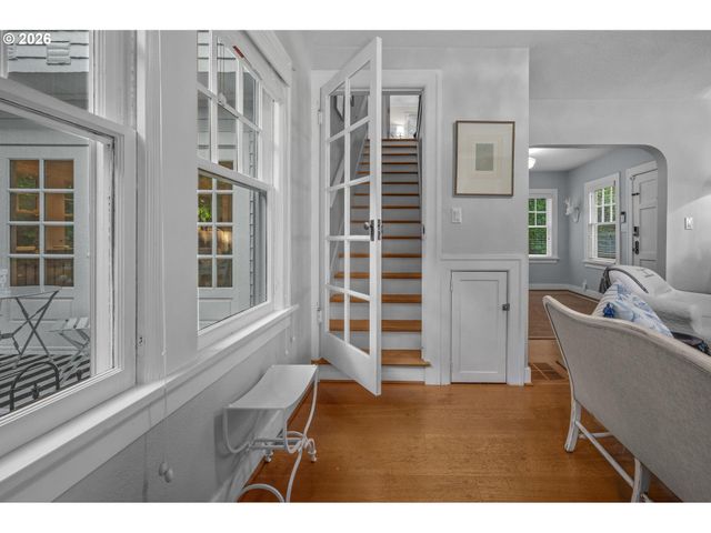 2798 Sw OLD ORCHARD Rd, Portland, OR 97201