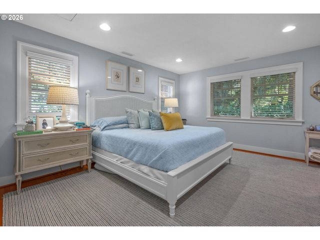 2798 Sw OLD ORCHARD Rd, Portland, OR 97201