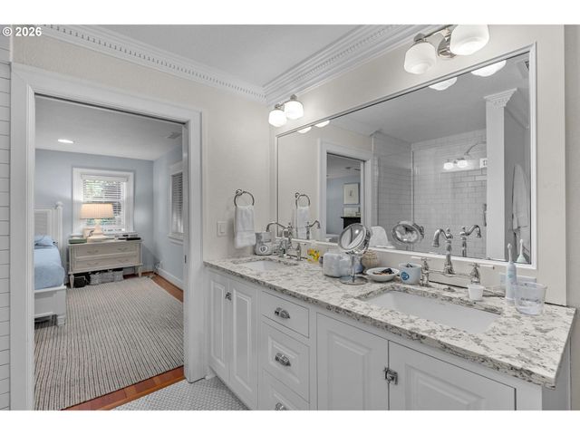 2798 Sw OLD ORCHARD Rd, Portland, OR 97201