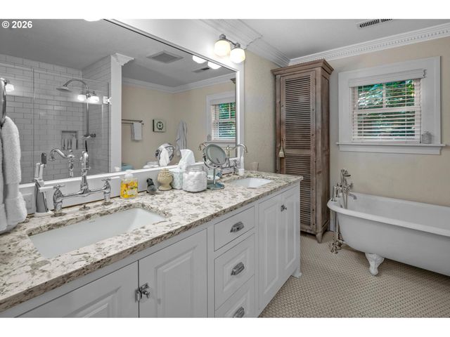 2798 Sw OLD ORCHARD Rd, Portland, OR 97201