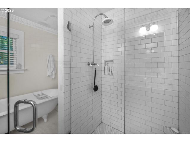 2798 Sw OLD ORCHARD Rd, Portland, OR 97201