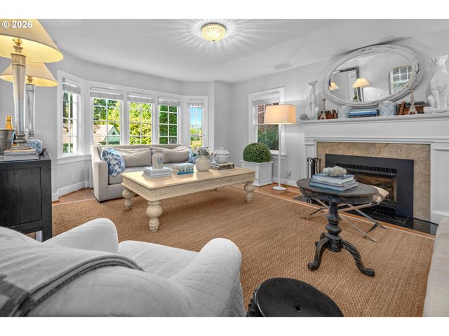 2798 Sw OLD ORCHARD Rd, Portland, OR 97201
