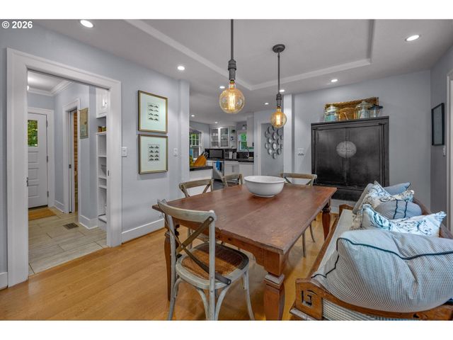2798 Sw OLD ORCHARD Rd, Portland, OR 97201