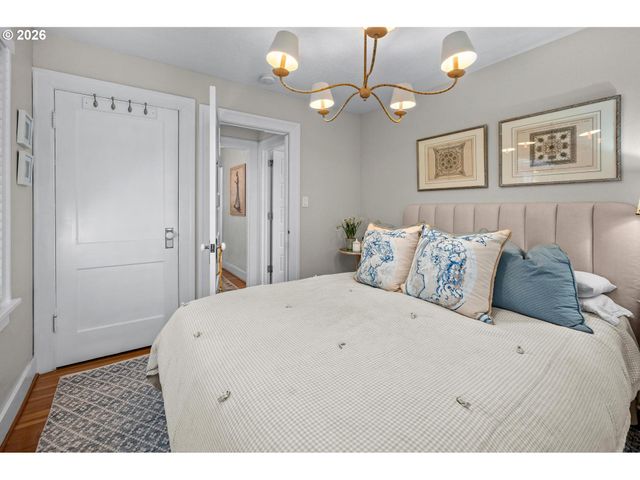 2798 Sw OLD ORCHARD Rd, Portland, OR 97201