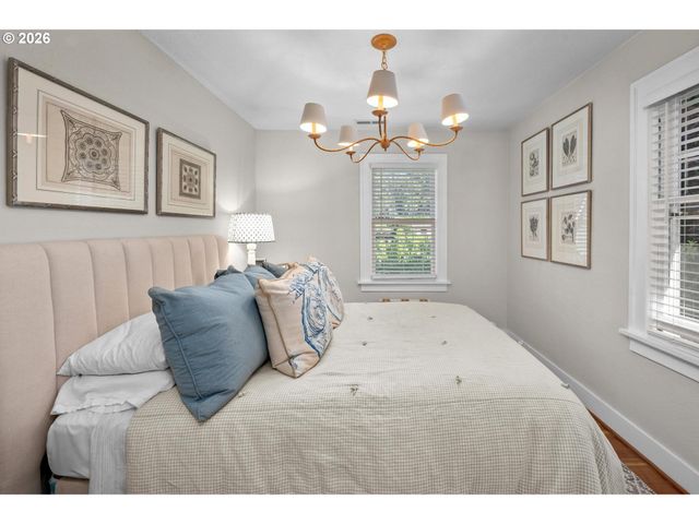 2798 Sw OLD ORCHARD Rd, Portland, OR 97201