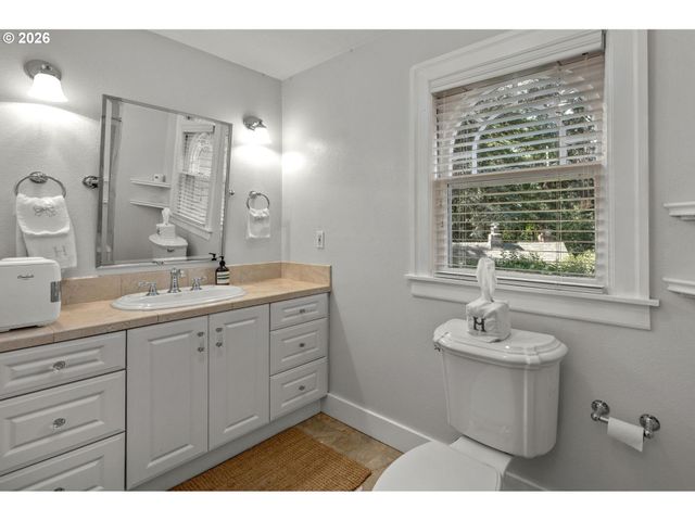 2798 Sw OLD ORCHARD Rd, Portland, OR 97201
