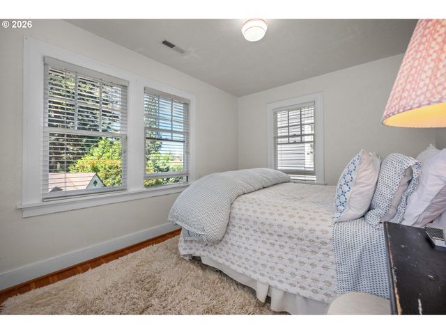 2798 Sw OLD ORCHARD Rd, Portland, OR 97201