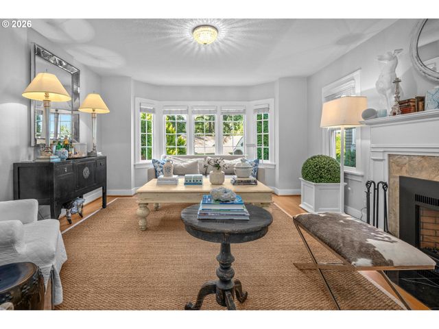 2798 Sw OLD ORCHARD Rd, Portland, OR 97201
