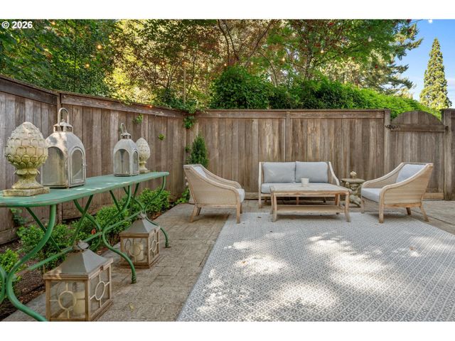 2798 Sw OLD ORCHARD Rd, Portland, OR 97201