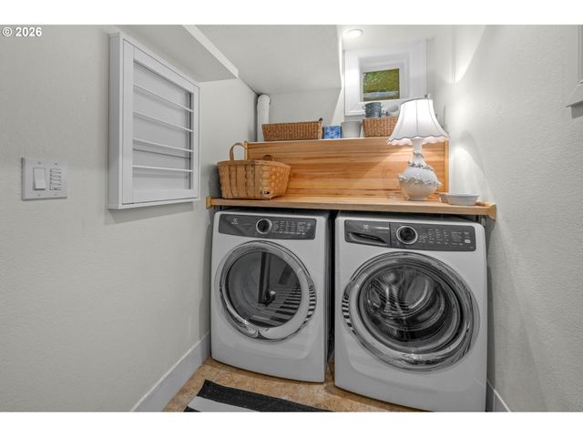 2798 Sw OLD ORCHARD Rd, Portland, OR 97201