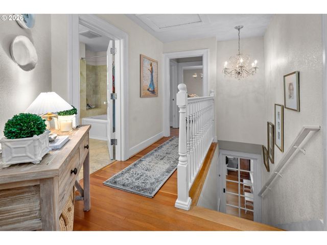 2798 Sw OLD ORCHARD Rd, Portland, OR 97201