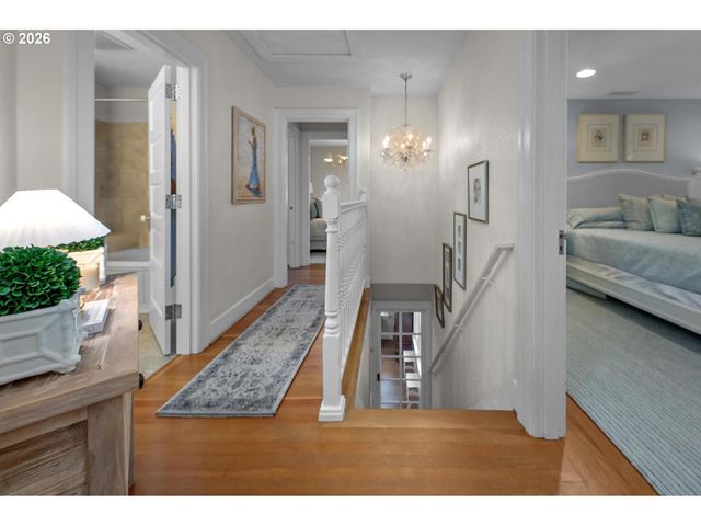 2798 Sw OLD ORCHARD Rd, Portland, OR 97201