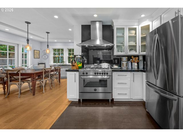 2798 Sw OLD ORCHARD Rd, Portland, OR 97201