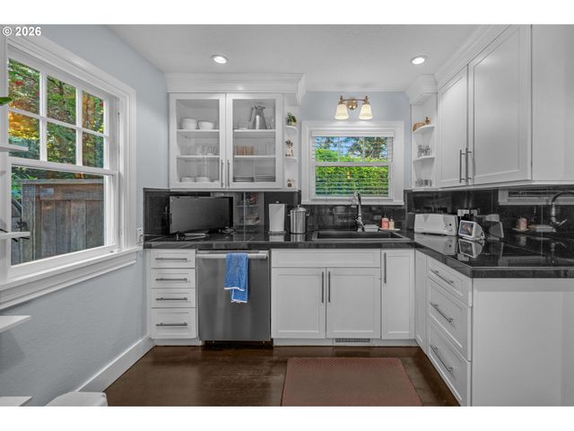 2798 Sw OLD ORCHARD Rd, Portland, OR 97201