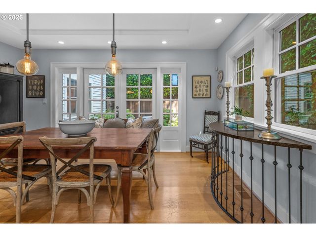 2798 Sw OLD ORCHARD Rd, Portland, OR 97201