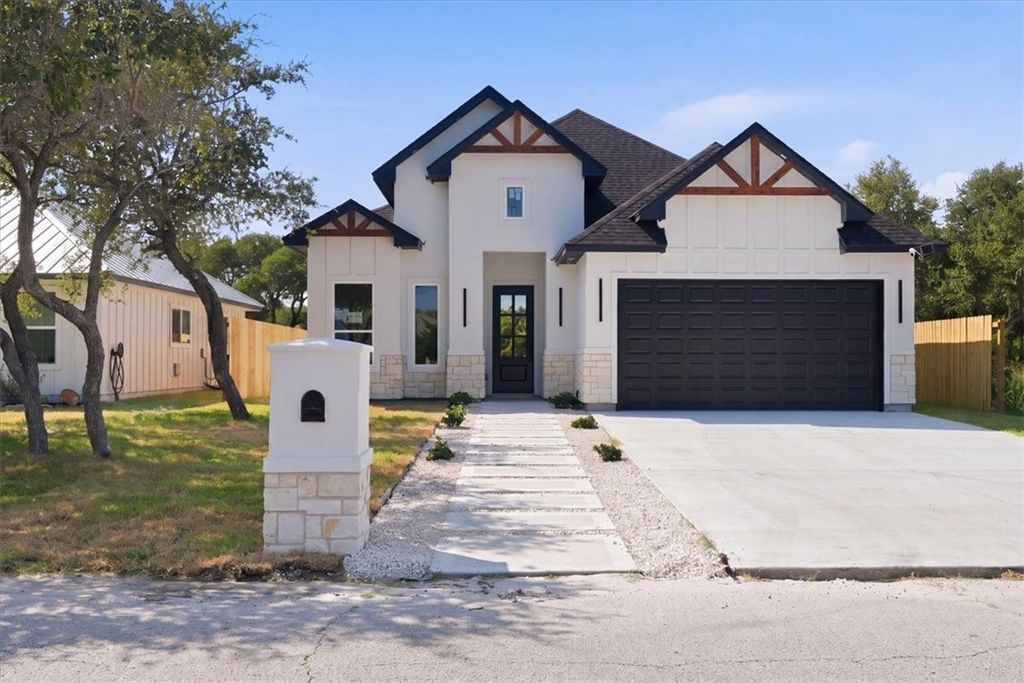 924 S 10TH, Aransas Pass, TX 78336 — exterior