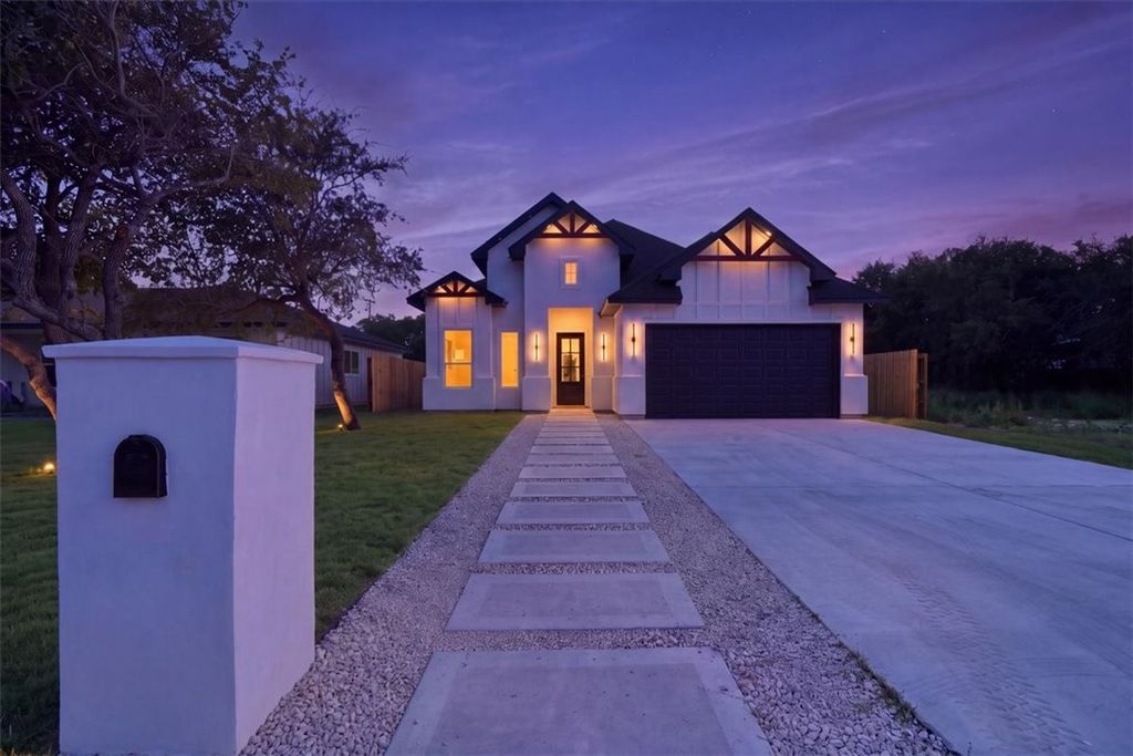924 S 10TH, Aransas Pass, TX 78336 — photo 5
