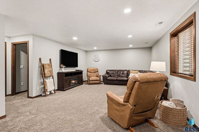 510 Marie Dr Drive, Harrisburg, SD 57032