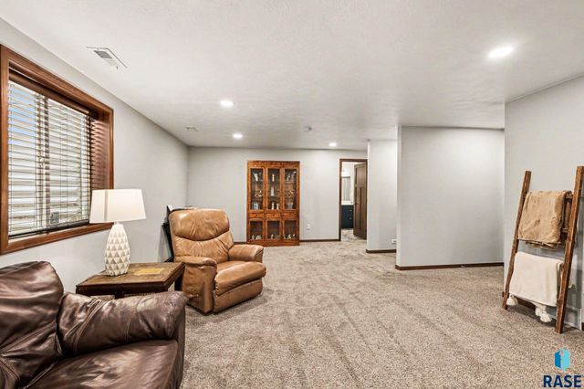 510 Marie Dr Drive, Harrisburg, SD 57032
