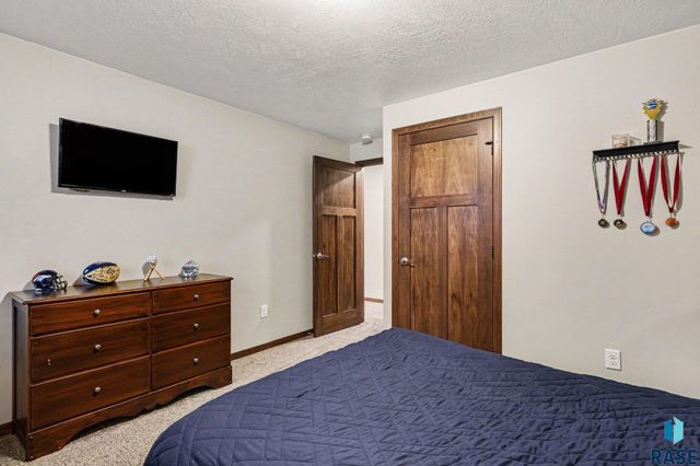 510 Marie Dr Drive, Harrisburg, SD 57032