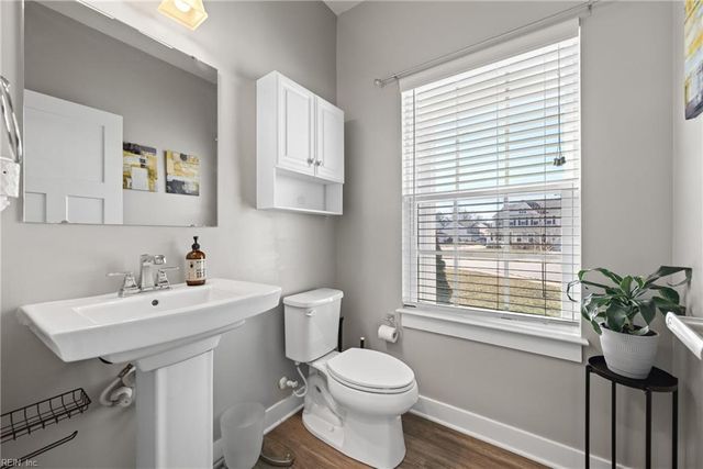 22 Mimi CIR, Newport News, VA 23602