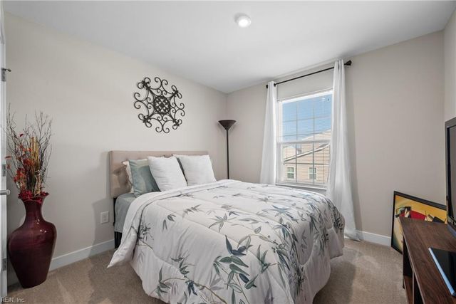 22 Mimi CIR, Newport News, VA 23602