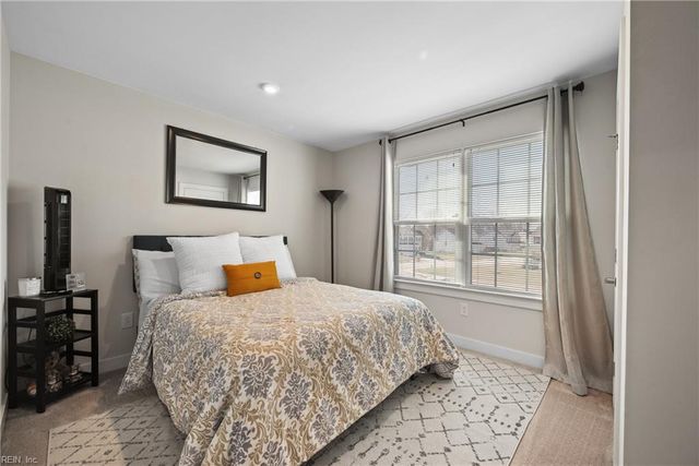 22 Mimi CIR, Newport News, VA 23602