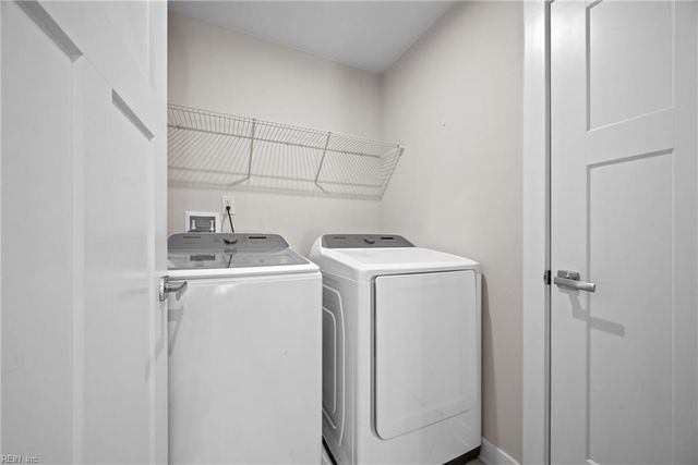 22 Mimi CIR, Newport News, VA 23602