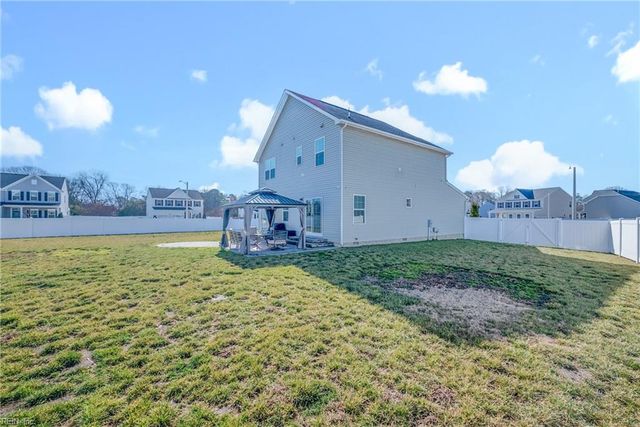 22 Mimi CIR, Newport News, VA 23602