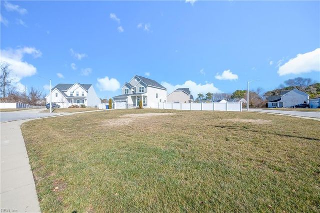 22 Mimi CIR, Newport News, VA 23602