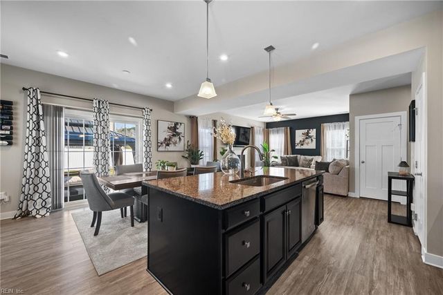 22 Mimi CIR, Newport News, VA 23602