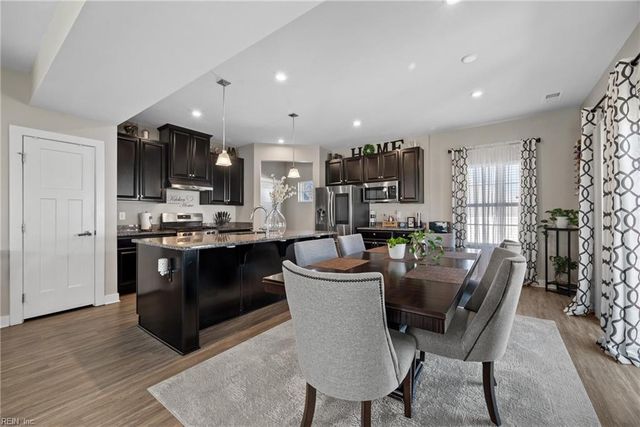 22 Mimi CIR, Newport News, VA 23602