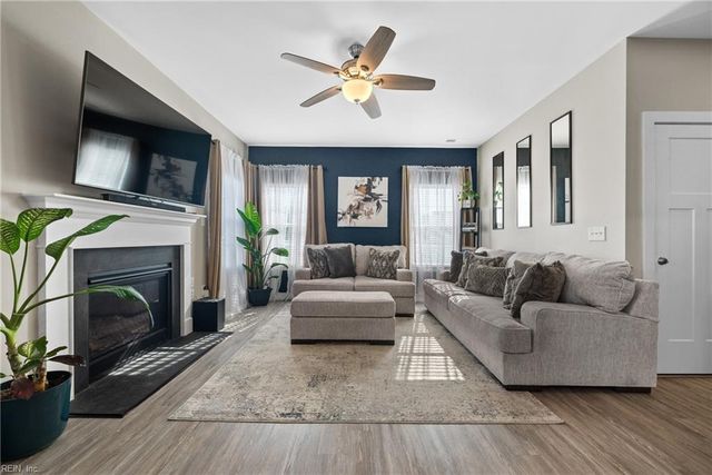 22 Mimi CIR, Newport News, VA 23602