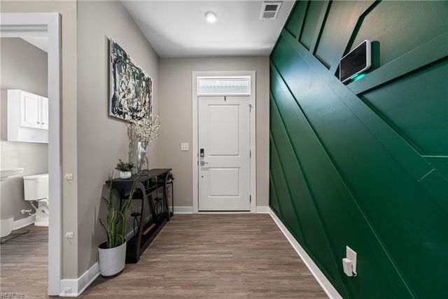 22 Mimi CIR, Newport News, VA 23602