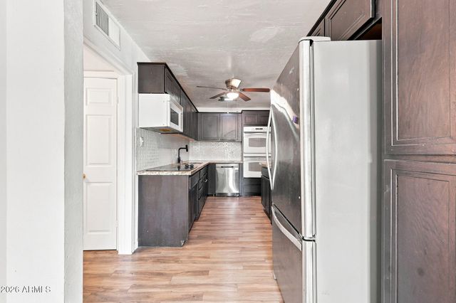 304 W MCNEIL Street, Phoenix, AZ 85041