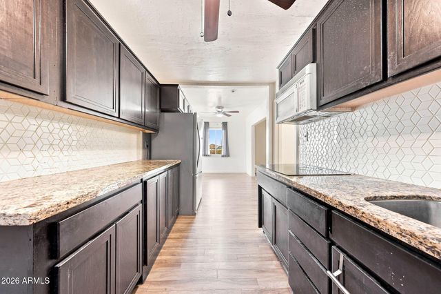 304 W MCNEIL Street, Phoenix, AZ 85041