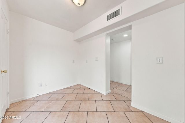 304 W MCNEIL Street, Phoenix, AZ 85041