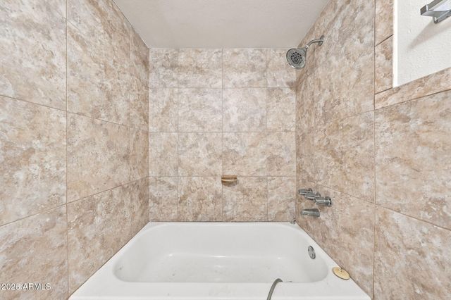 304 W MCNEIL Street, Phoenix, AZ 85041