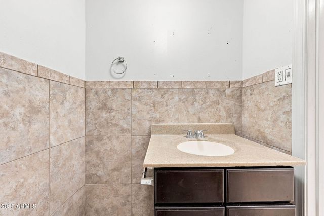 304 W MCNEIL Street, Phoenix, AZ 85041